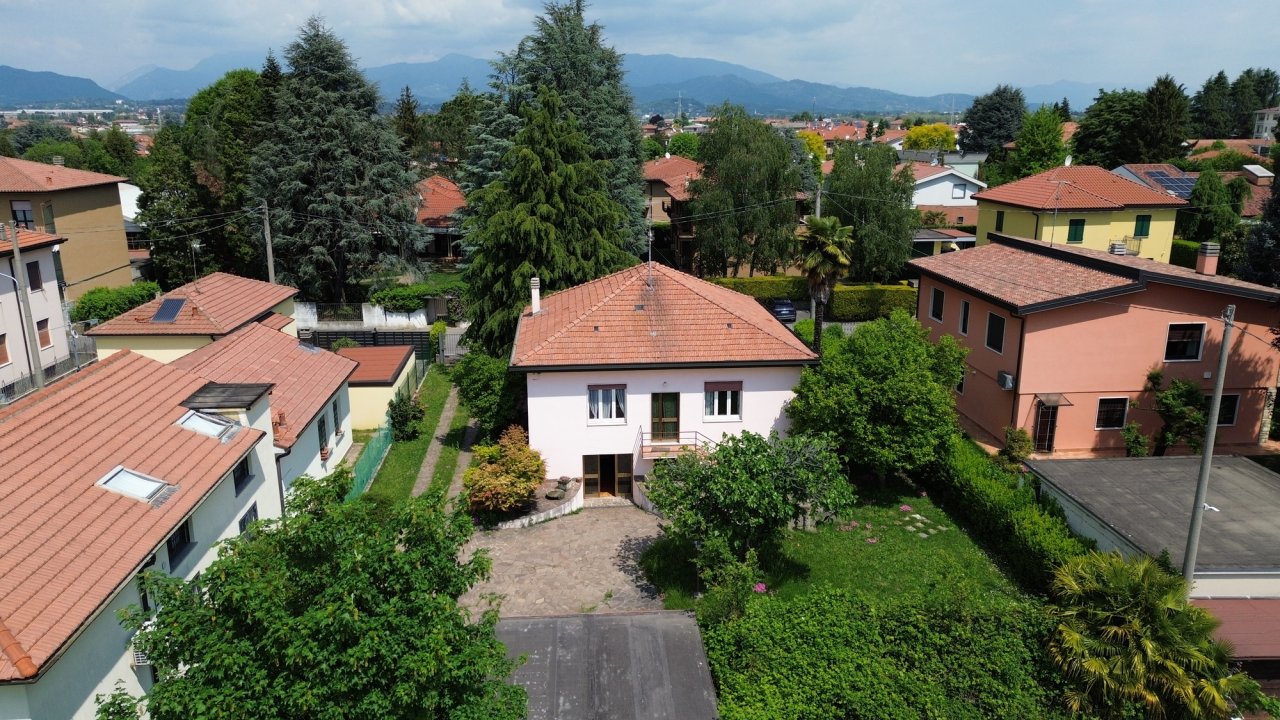 For sale villa in quiet zone Bernareggio Lombardia foto 7